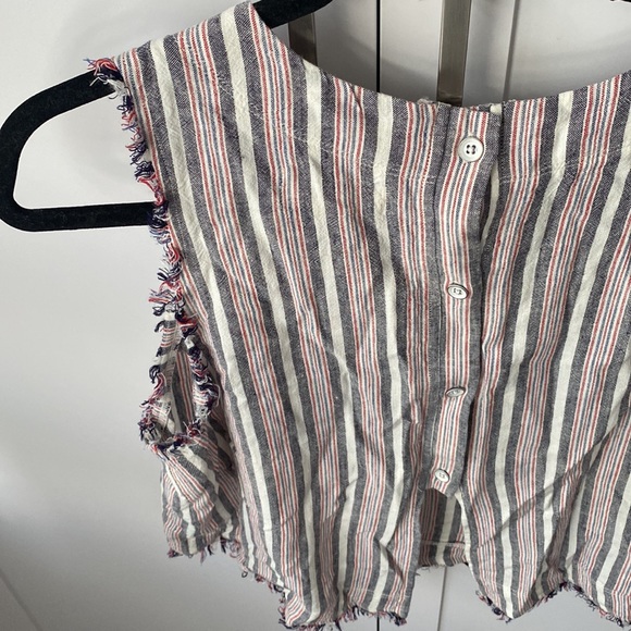 Patterned cropped striped top - Picture 6 of 7